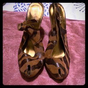 A sexy pair of dark/brown heels